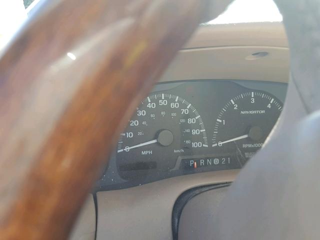 5LMRU27L3XLJ07293 - 1999 LINCOLN NAVIGATOR WHITE photo 8