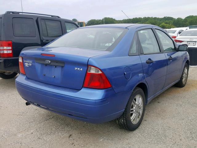 1FAFP34N55W125504 - 2005 FORD FOCUS ZX4 BLUE photo 4