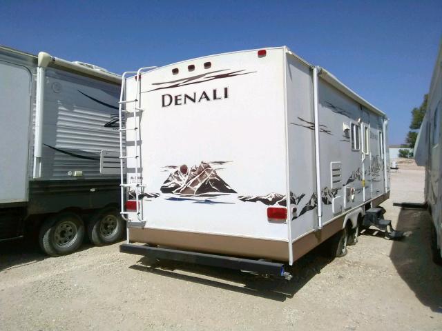 47CTD1N276P613605 - 2006 THOR DENALI WHITE photo 4