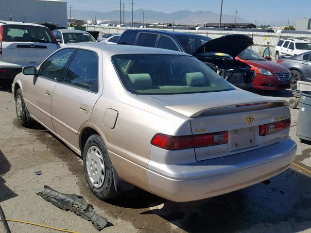 4T1BG22K6VU047205 - 1997 TOYOTA CAMRY CE GOLD photo 3