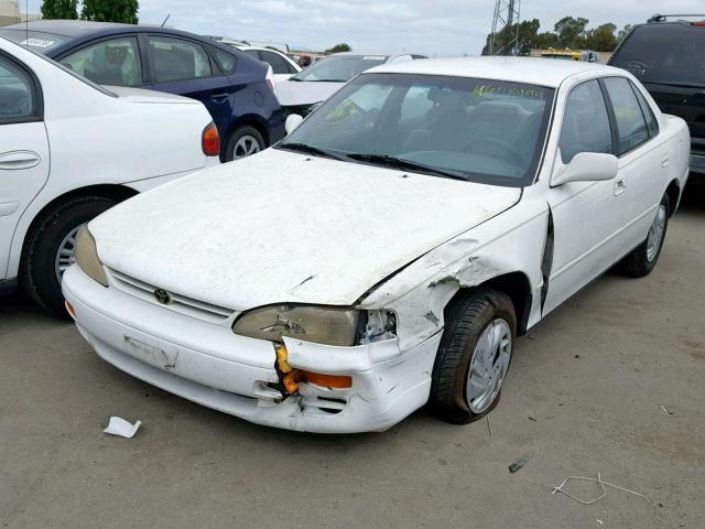 4T1BG12K4TU832412 - 1996 TOYOTA CAMRY DX WHITE photo 2