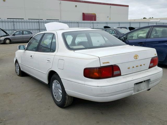 4T1BG12K4TU832412 - 1996 TOYOTA CAMRY DX WHITE photo 3