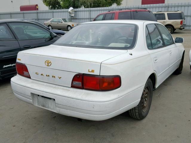 4T1BG12K4TU832412 - 1996 TOYOTA CAMRY DX WHITE photo 4