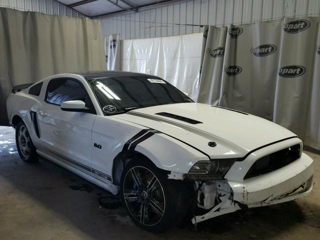 1ZVBP8CF3D5237915 - 2013 FORD MUSTANG GT WHITE photo 1