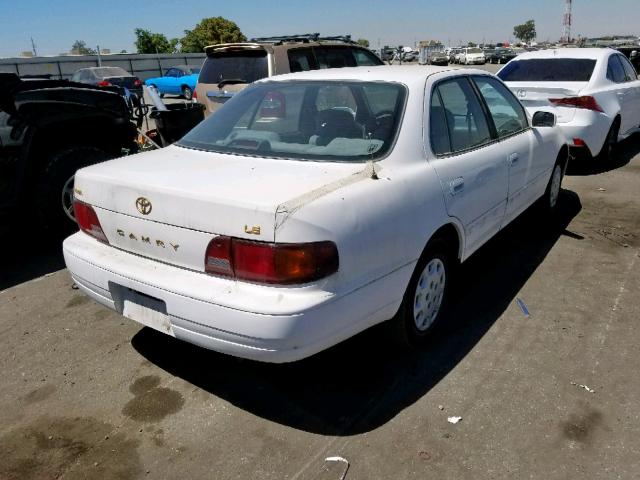 4T1BG12K6TU940661 - 1996 TOYOTA CAMRY DX WHITE photo 4