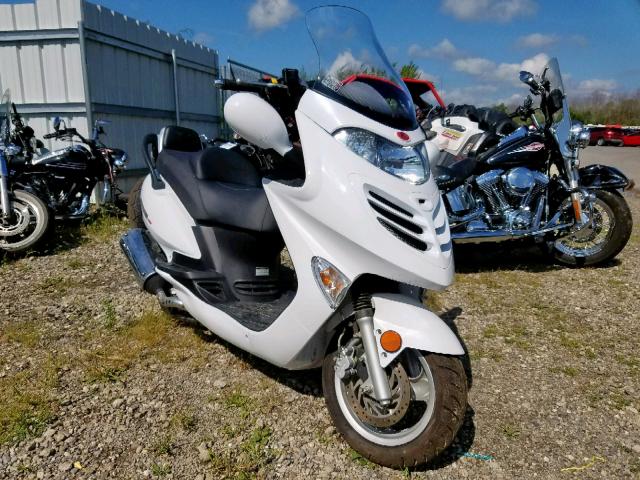 RFBS4K1909B371010 - 2009 KYMCO USA INC GRAND VIST WHITE photo 1