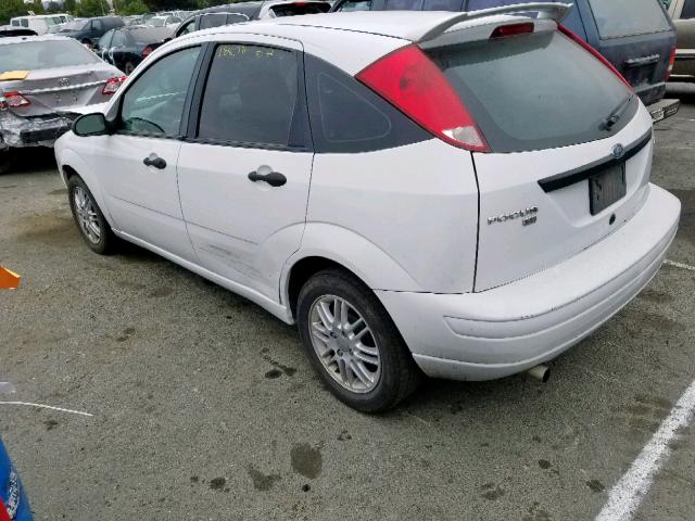 3FAFP37N45R157357 - 2005 FORD FOCUS ZX5 WHITE photo 3