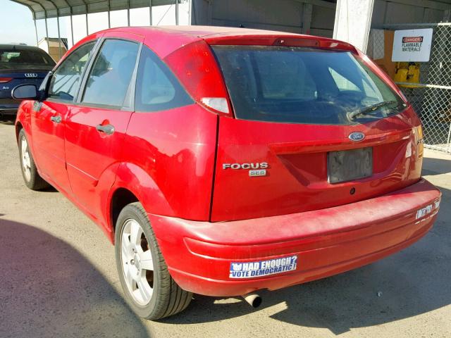 3FAFP37N85R145194 - 2005 FORD FOCUS ZX5 RED photo 3