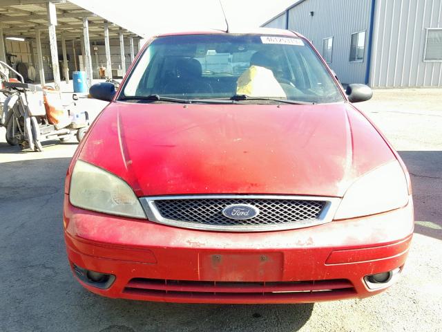 3FAFP37N85R145194 - 2005 FORD FOCUS ZX5 RED photo 9