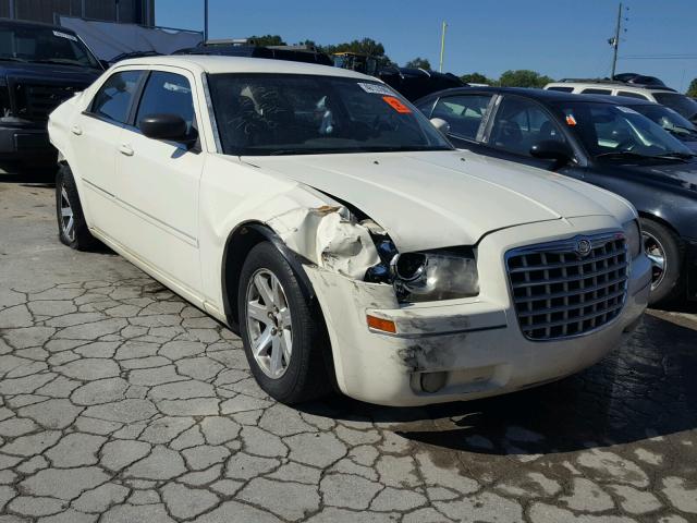 2C3LA53G07H746796 - 2007 CHRYSLER 300 TOURIN WHITE photo 1