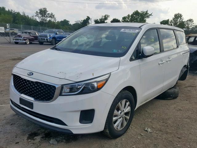 KNDMA5C19F6016428 - 2015 KIA SEDONA L WHITE photo 2