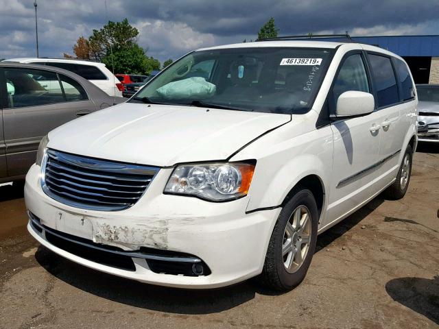 2C4RC1BG3DR526553 - 2013 CHRYSLER TOWN & COU WHITE photo 2