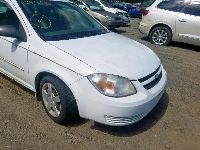 1G1AK52F257598158 - 2005 CHEVROLET COBALT WHITE photo 9