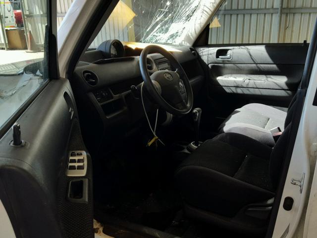 JTLKT324550202605 - 2005 TOYOTA SCION XB Ақ фото 9