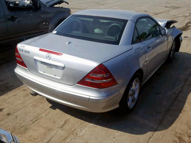 WDBKK65F63F294586 - 2003 MERCEDES-BENZ SLK 320 SILVER photo 4