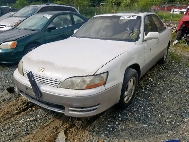 JT8BF12G8T0147984 - 1996 LEXUS ES 300 WHITE photo 2