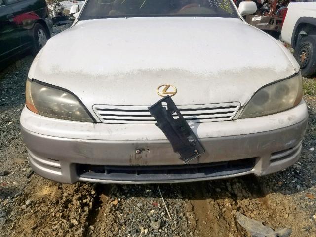 JT8BF12G8T0147984 - 1996 LEXUS ES 300 WHITE photo 9