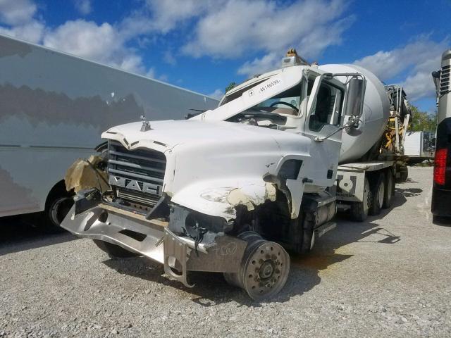 1M2AG02C56M002444 - 2006 MACK 500 CV500 WHITE photo 2