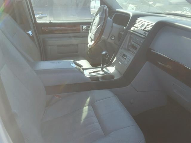 5LMFU28585LJ19083 - 2005 LINCOLN NAVIGATOR WHITE photo 5