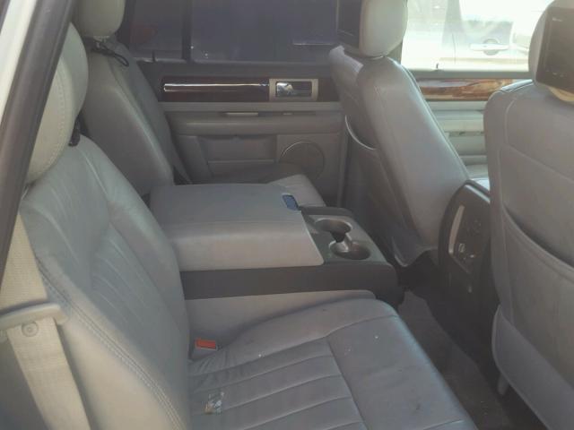 5LMFU28585LJ19083 - 2005 LINCOLN NAVIGATOR WHITE photo 6