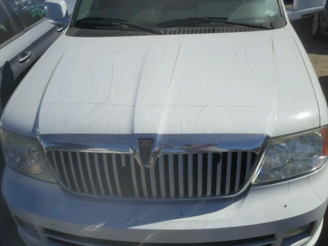 5LMFU28585LJ19083 - 2005 LINCOLN NAVIGATOR WHITE photo 9