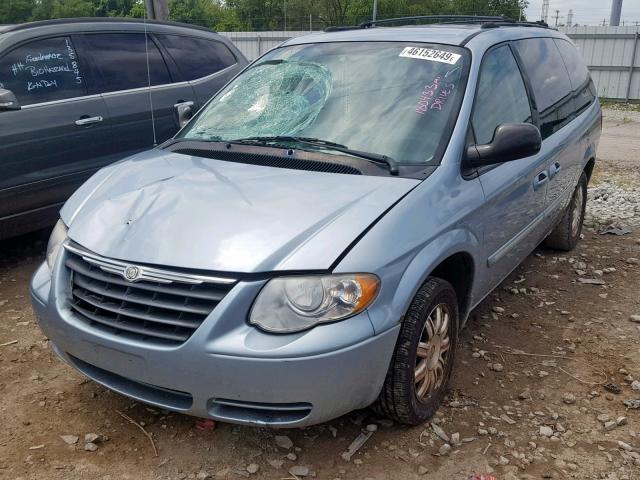 2C4GP54L15R342811 - 2005 CHRYSLER TOWN & COU BLUE photo 2