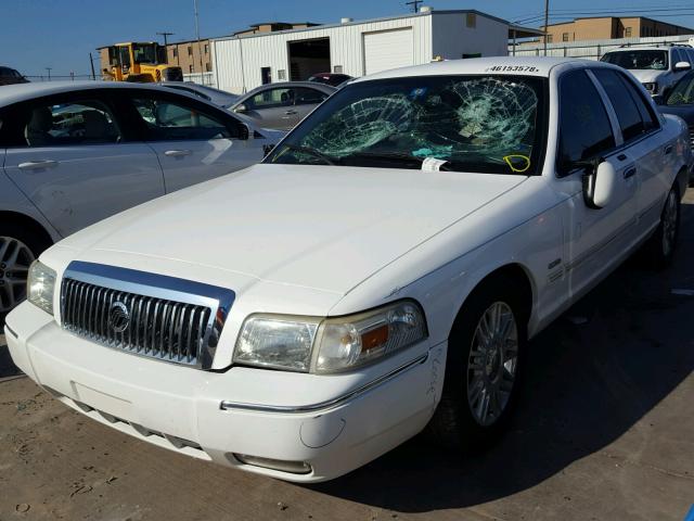 2MEBM7FV7BX603314 - 2011 MERCURY GRAND MARQ WHITE photo 2