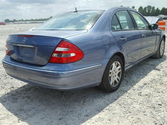 WDBUF65J44A390541 - 2004 MERCEDES-BENZ E 320 BLUE photo 4