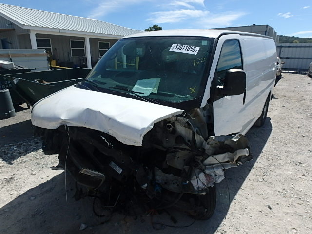 1GCFG154281226618 - 2008 CHEVROLET EXPRESS G1 WHITE photo 2