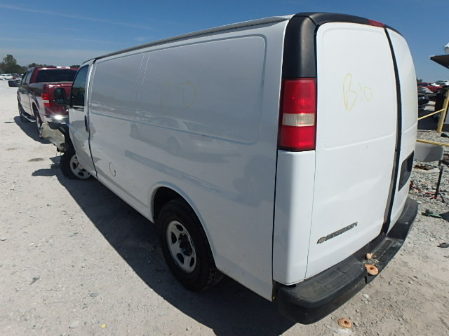 1GCFG154281226618 - 2008 CHEVROLET EXPRESS G1 WHITE photo 3