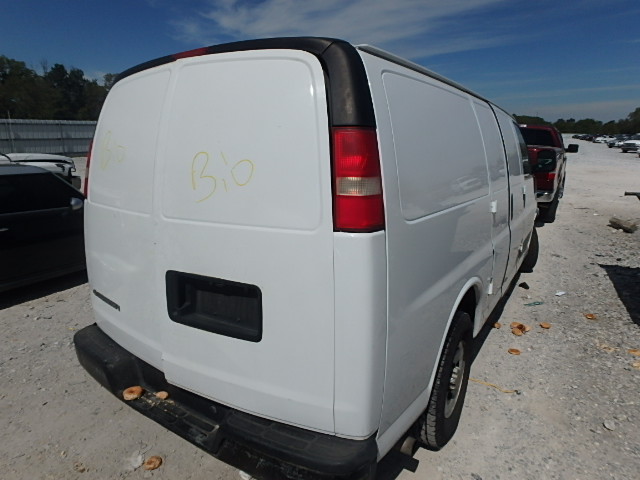 1GCFG154281226618 - 2008 CHEVROLET EXPRESS G1 WHITE photo 4