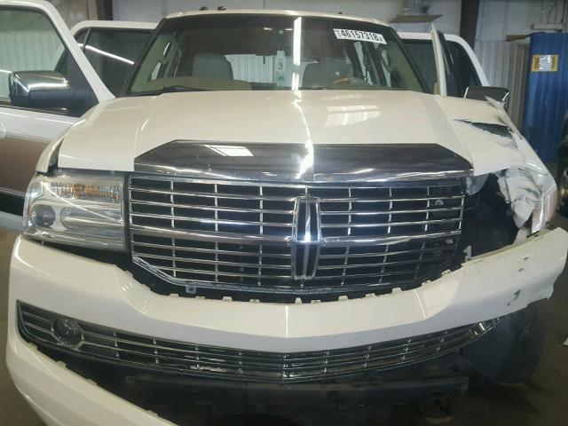 5LMFU28518LJ17387 - 2008 LINCOLN NAVIGATOR 双色 照片 7