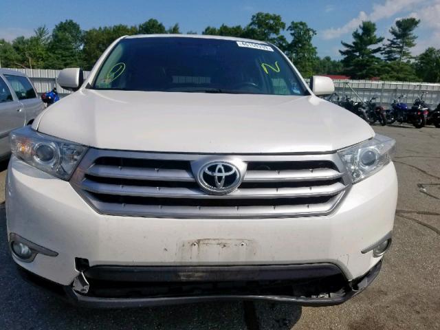 5TDDK3EH7BS060496 - 2011 TOYOTA HIGHLANDER WHITE photo 9