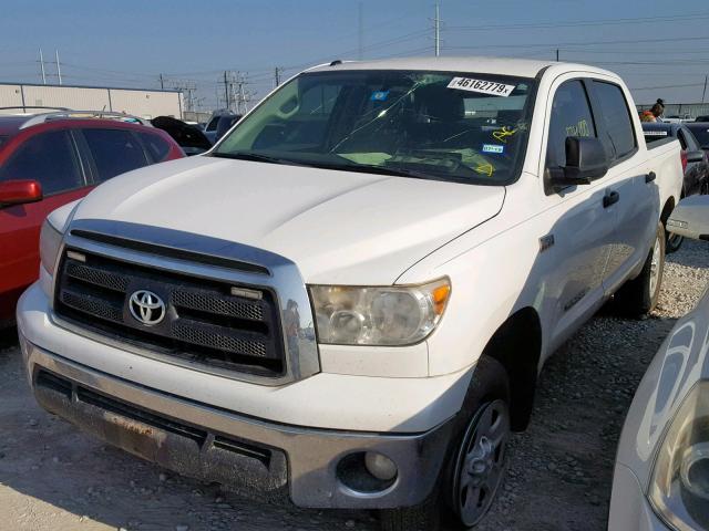 5TFDW5F10DX298110 - 2013 TOYOTA TUNDRA CRE WHITE photo 2