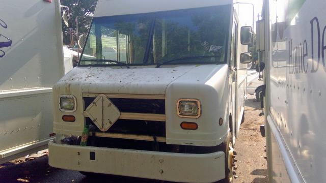 4UZA5FAC8YCG63889 - 2000 FREIGHTLINER CHASSIS M WHITE photo 2