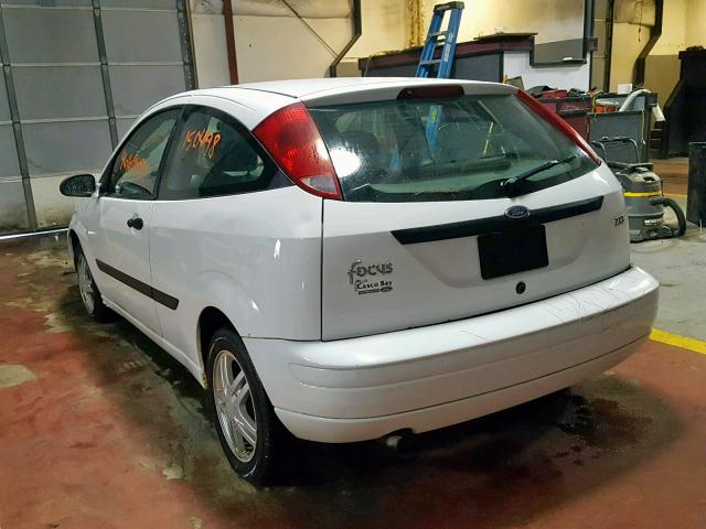 3FAFP31Z93R185292 - 2003 FORD FOCUS ZX3 WHITE photo 3