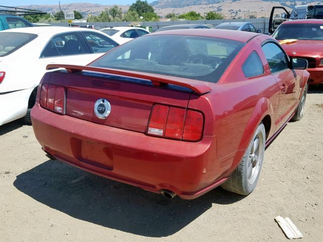 1ZVHT82H665147105 - 2006 FORD MUSTANG GT RED photo 4