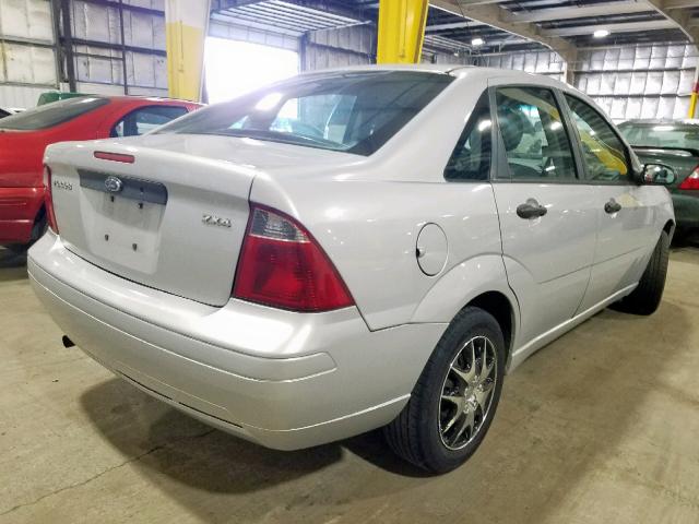 1FAFP34N65W170130 - 2005 FORD FOCUS ZX4 GRAY photo 4