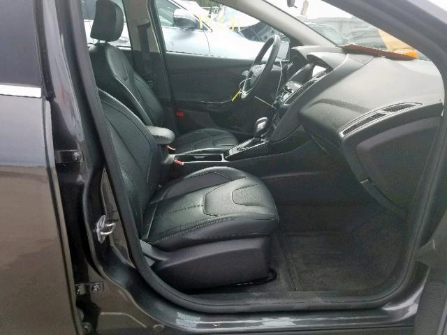 1FADP3J26JL294489 - 2018 FORD FOCUS TITA GRAY photo 5