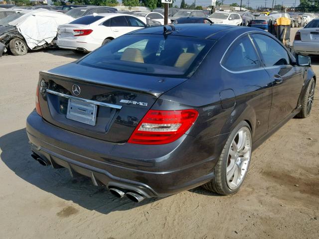 WDDGJ7HB9CF790917 - 2012 MERCEDES-BENZ C 63 AMG GRAY photo 4