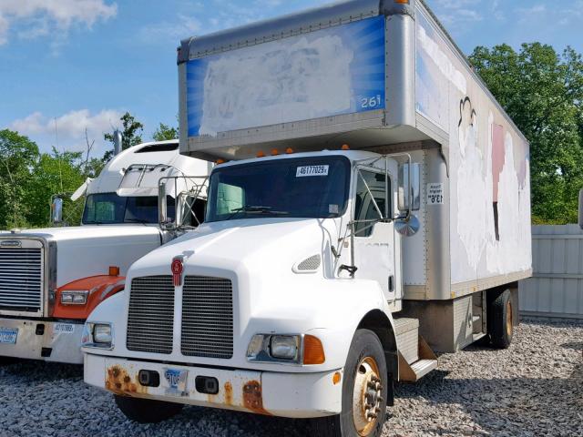 2NKMHD6X24M066630 - 2004 KENWORTH CONSTRUCTI WHITE photo 2