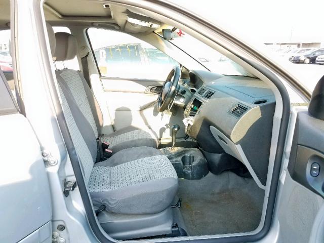 1FAHP34N26W137443 - 2006 FORD FOCUS ZX4 SILVER photo 5