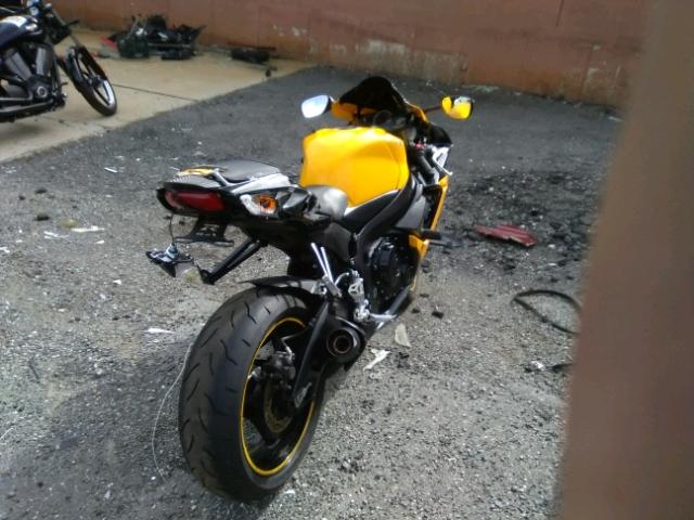 JS1GR7MA5C2101666 - 2012 SUZUKI GSX750 YELLOW photo 4