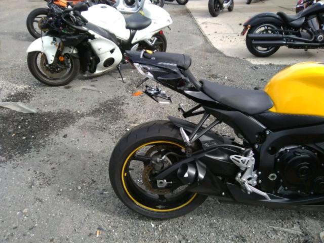 JS1GR7MA5C2101666 - 2012 SUZUKI GSX750 YELLOW photo 6