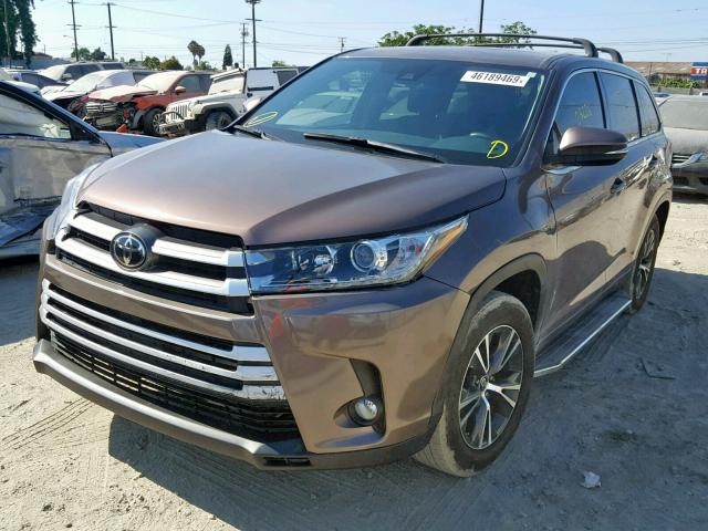 5TDZZRFH7HS212613 - 2017 TOYOTA HIGHLANDER BROWN photo 2