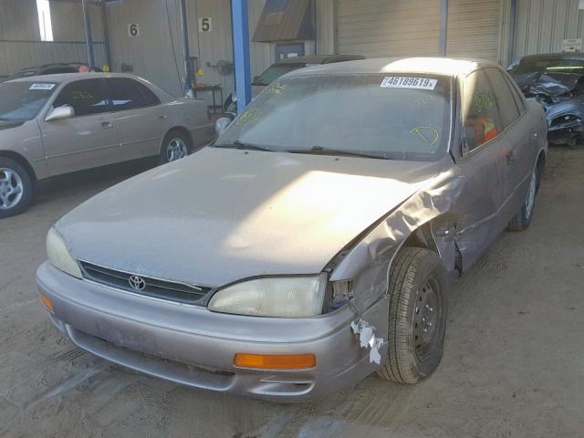 4T1BG12K4TU675660 - 1996 TOYOTA CAMRY DX GRAY photo 2