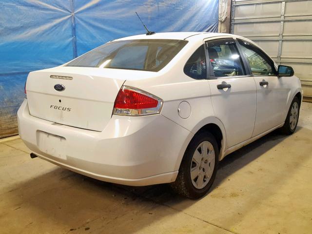 1FAHP34N78W189086 - 2008 FORD FOCUS S/SE WHITE photo 4