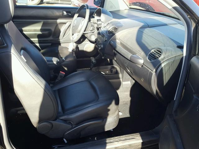 3VWPG3AG7AM017218 - 2010 VOLKSWAGEN NEW BEETLE Qara foto 5