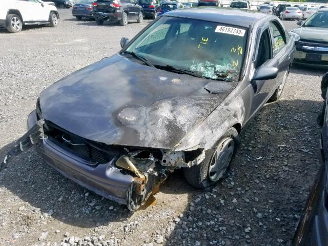 JT2BF22K9W0142298 - 1998 TOYOTA CAMRY CE GRAY photo 2