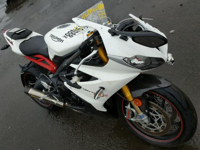 SMTA02YK2HJ791175 - 2017 TRIUMPH MOTORCYCLE DAYTONA 67 WHITE photo 1